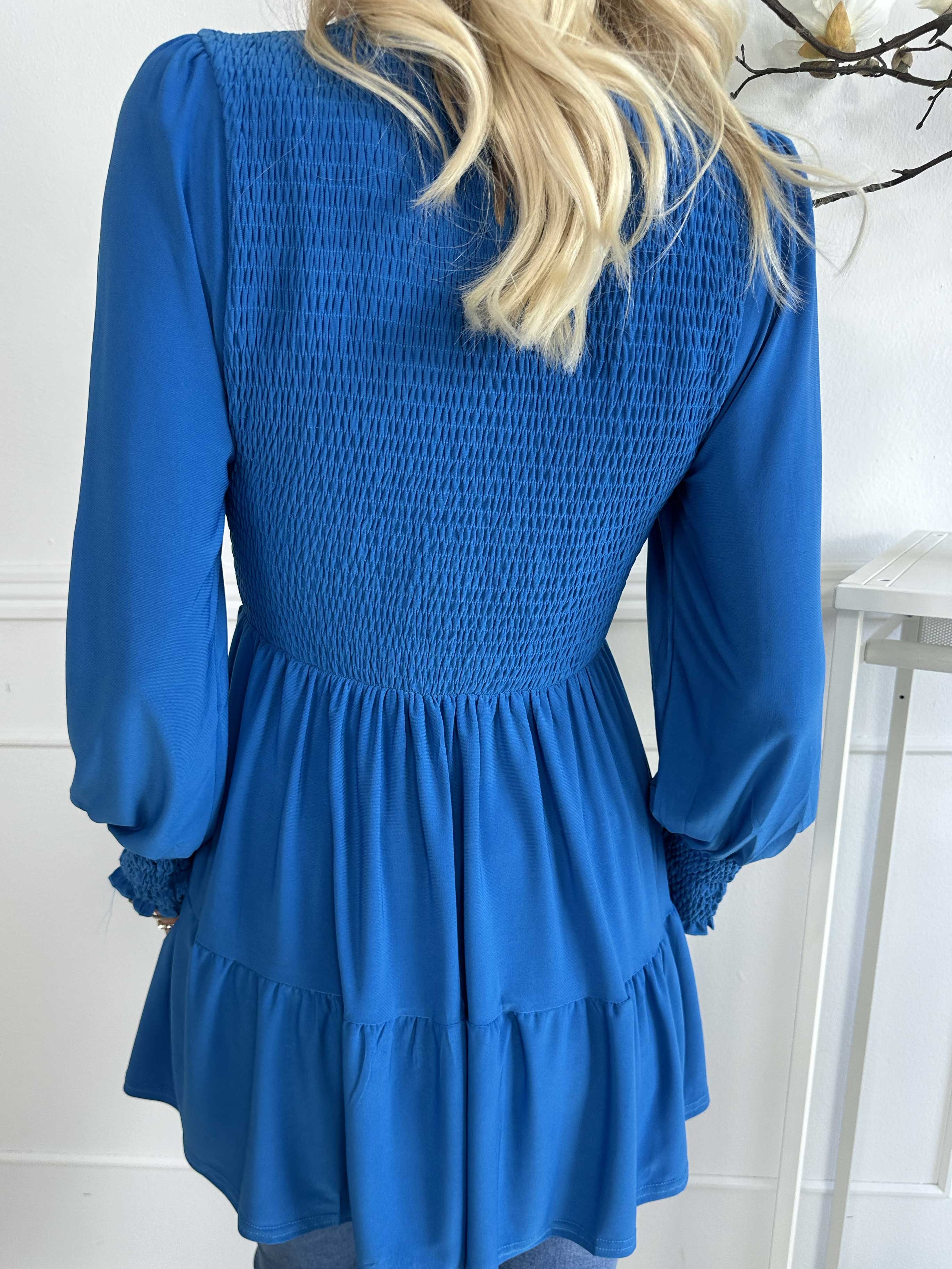 Kelly Shirt - Elastisk blus med smock över bröstet